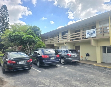 3030 Nw 43rd Terrace - Photo Thumbnail 3