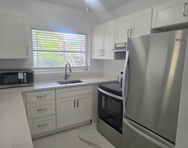 3030 Nw 43rd Terrace - Photo Thumbnail 11