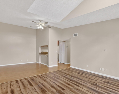 624 Sea Pine Way - Photo Thumbnail 9