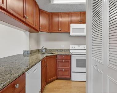 624 Sea Pine Way - Photo Thumbnail 12