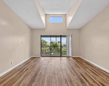 624 Sea Pine Way - Photo Thumbnail 7