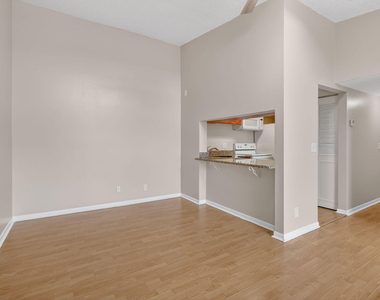 624 Sea Pine Way - Photo Thumbnail 5