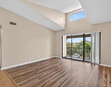 624 Sea Pine Way - Photo Thumbnail 8