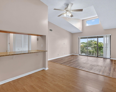 624 Sea Pine Way - Photo Thumbnail 4