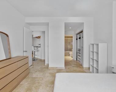 801 Brickell Key Boulevard - Photo Thumbnail 18