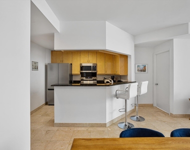801 Brickell Key Boulevard - Photo Thumbnail 12