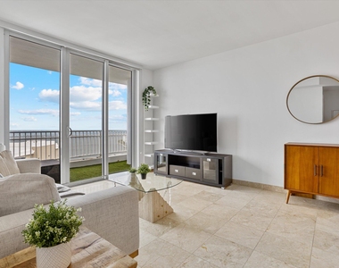 801 Brickell Key Boulevard - Photo Thumbnail 6