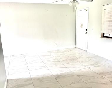 4121 Oak Terrace Drive - Photo Thumbnail 4