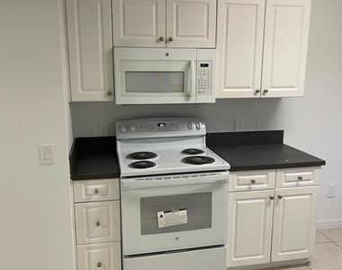 9640 Nw 2 Street - Photo Thumbnail 4