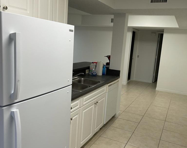 9640 Nw 2 Street - Photo Thumbnail 5