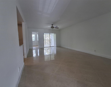 8763 Shadow Wood Boulevard - Photo Thumbnail 6