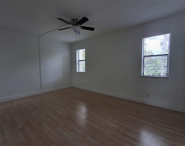 8763 Shadow Wood Boulevard - Photo Thumbnail 10