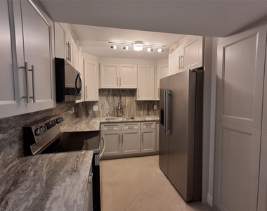 8763 Shadow Wood Boulevard - Photo Thumbnail 2