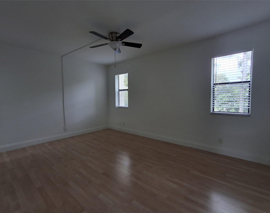 8763 Shadow Wood Boulevard - Photo Thumbnail 12