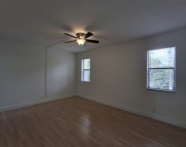8763 Shadow Wood Boulevard - Photo Thumbnail 7