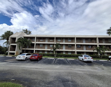 8763 Shadow Wood Boulevard - Photo Thumbnail 15