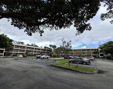 8763 Shadow Wood Boulevard - Photo Thumbnail 4