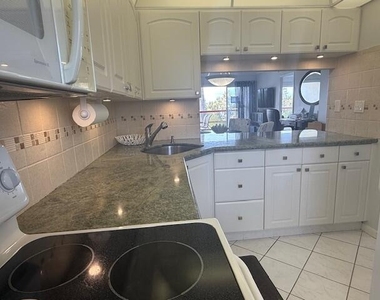 1319 E Hillsboro Boulevard - Photo Thumbnail 6