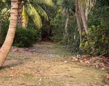 1319 E Hillsboro Boulevard - Photo Thumbnail 32