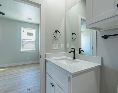 224 N 3rd Street - Photo Thumbnail 15