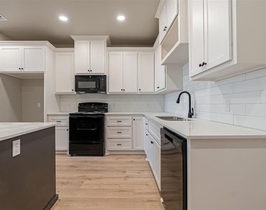 224 N 3rd Street - Photo Thumbnail 5