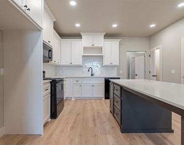 224 N 3rd Street - Photo Thumbnail 6