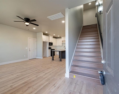 224 N 3rd Street - Photo Thumbnail 3