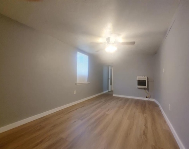 1013 Elm Avenue - Photo Thumbnail 7