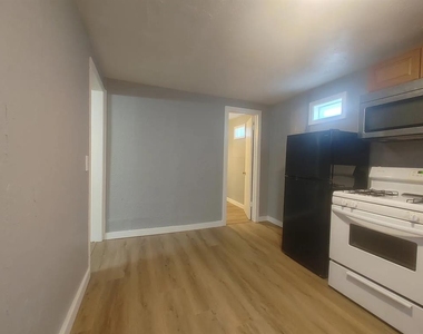 1013 Elm Avenue - Photo Thumbnail 4