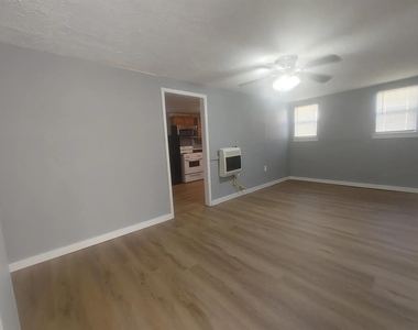 1013 Elm Avenue - Photo Thumbnail 8