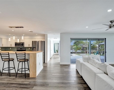 1710 Sw 6th Avenue - Photo Thumbnail 9