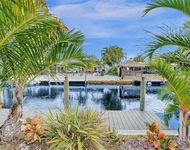 1710 Sw 6th Avenue - Photo Thumbnail 2