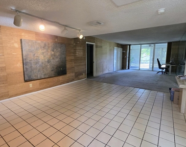800 Cypress Boulevard - Photo Thumbnail 2