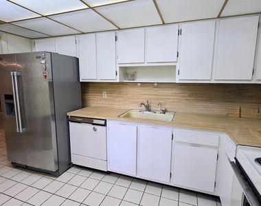 800 Cypress Boulevard - Photo Thumbnail 1
