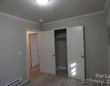 435 Arlington Circle Nw - Photo Thumbnail 4