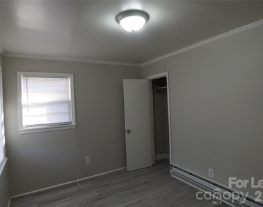 435 Arlington Circle Nw - Photo Thumbnail 3
