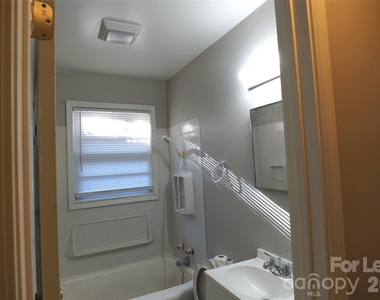 435 Arlington Circle Nw - Photo Thumbnail 5