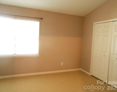 10260 Reindeer Way Lane - Photo Thumbnail 9