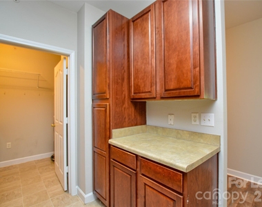 9823 Hyde Glen Court - Photo Thumbnail 10