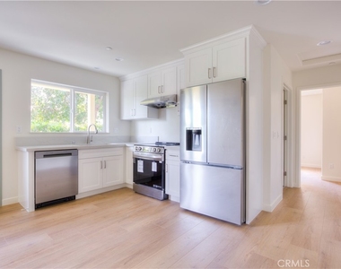 1806 8th St - Photo Thumbnail 6