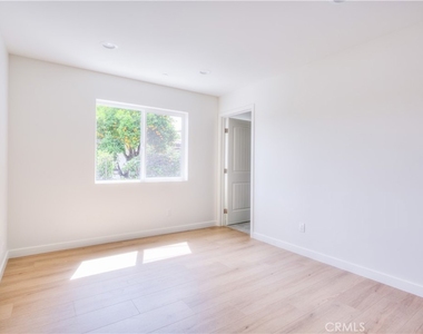 1806 8th St - Photo Thumbnail 11