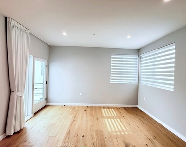 1729 S Barrington - Photo Thumbnail 6
