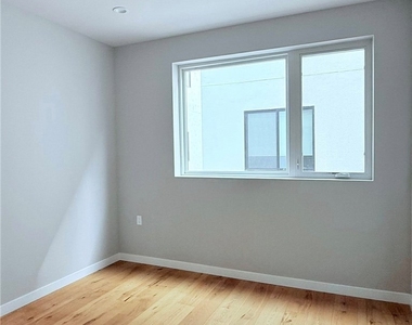 1729 S Barrington - Photo Thumbnail 12