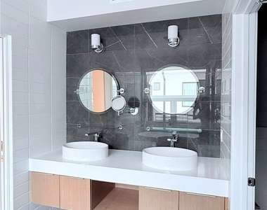 1729 S Barrington - Photo Thumbnail 9