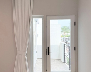 1729 S Barrington - Photo Thumbnail 7