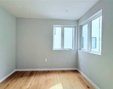 1729 S Barrington - Photo Thumbnail 13