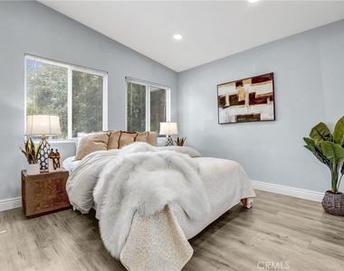 5115 Boda Place - Photo Thumbnail 8