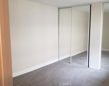 5540 Owensmouth Avenue - Photo Thumbnail 4