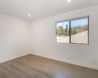 1169 Rosedale Avenue - Photo Thumbnail 12