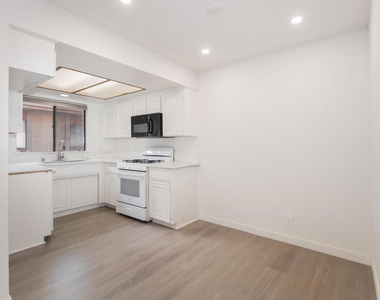 1169 Rosedale Avenue - Photo Thumbnail 5